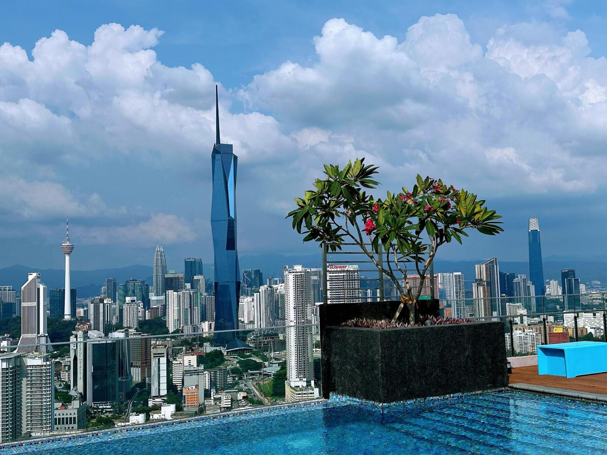 Kl Sentral Monorail 4 Pax Kuala Lumpur, Sky Pool Family Merdeka 118 View Pangsapuri